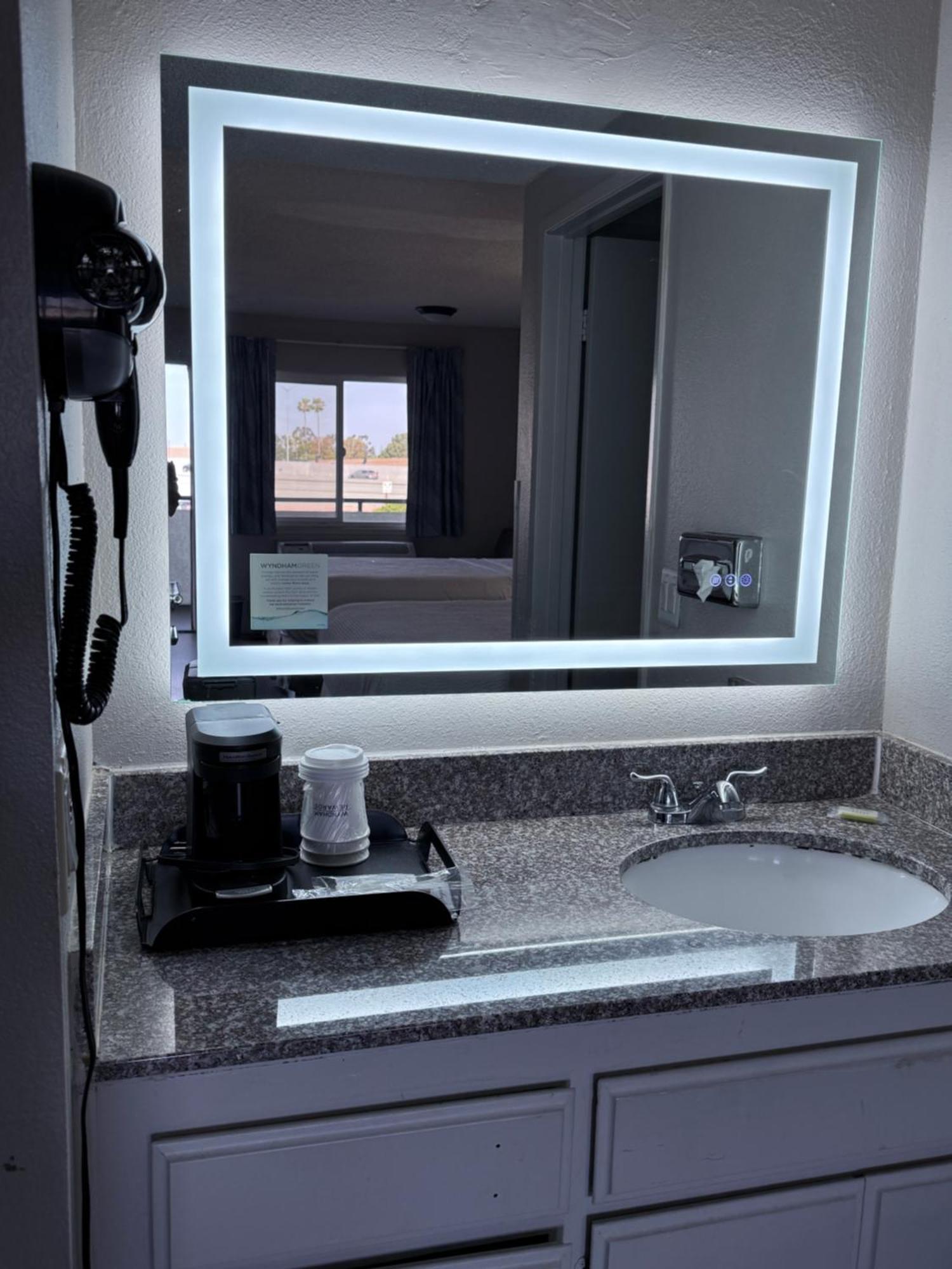 Days Inn By Wyndham Ontario Airport Esterno foto